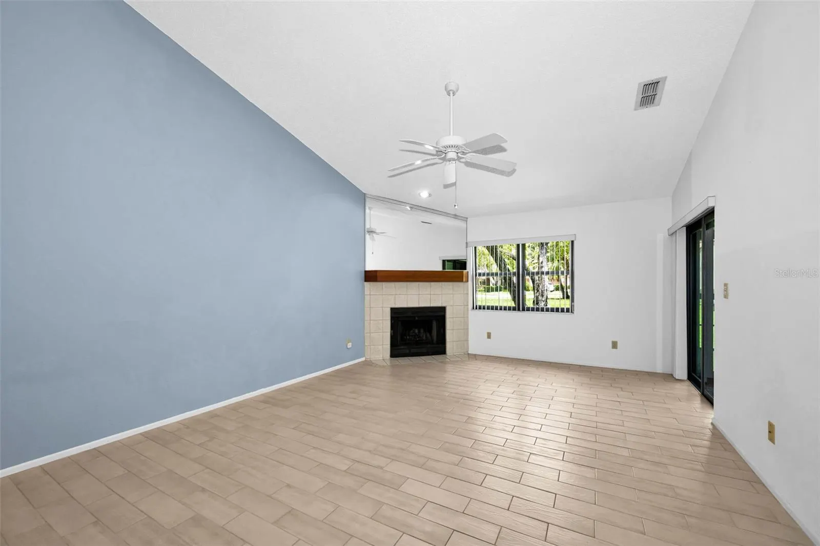 3477 HILLMOOR DR