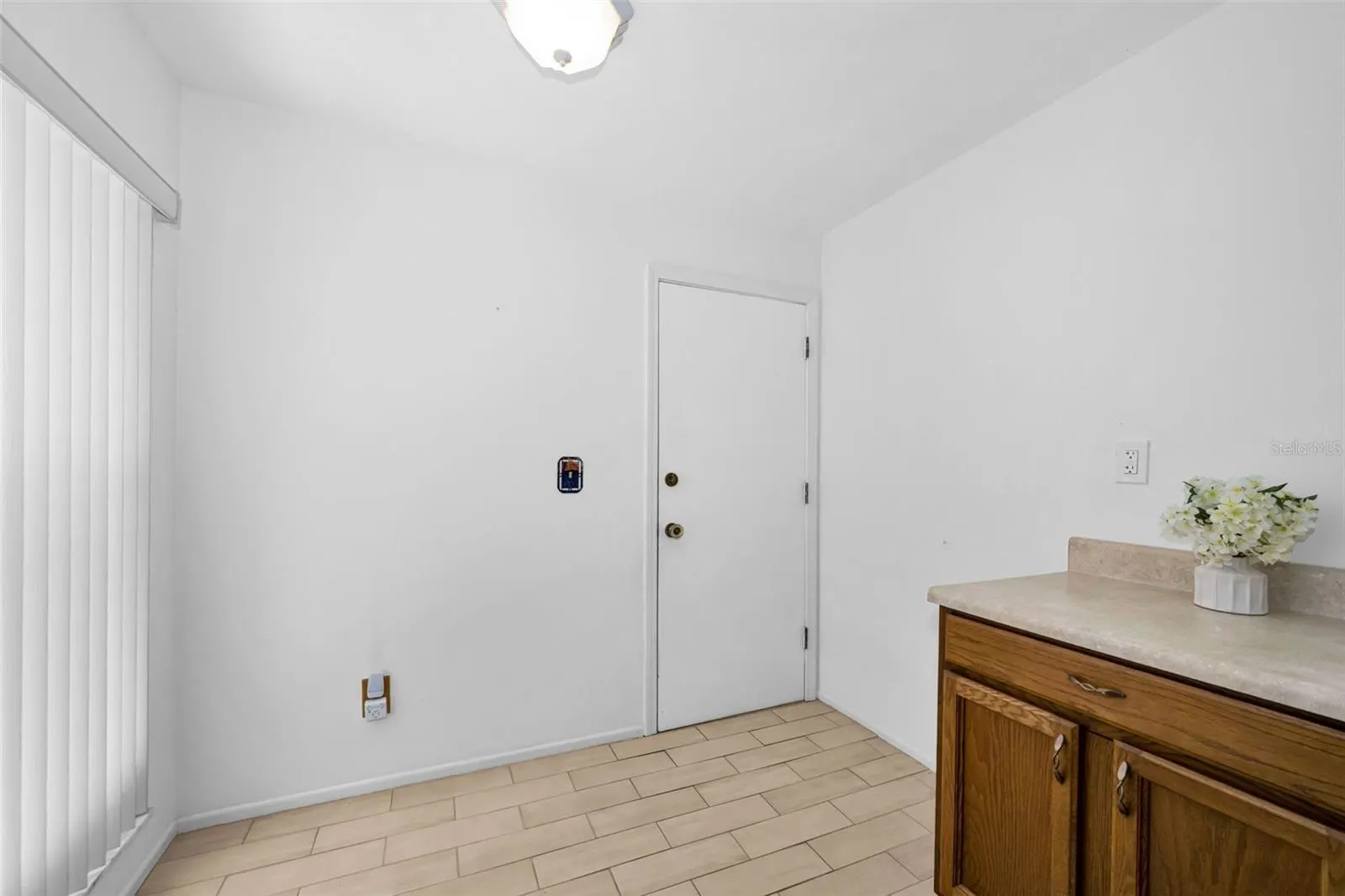 3477 HILLMOOR DR