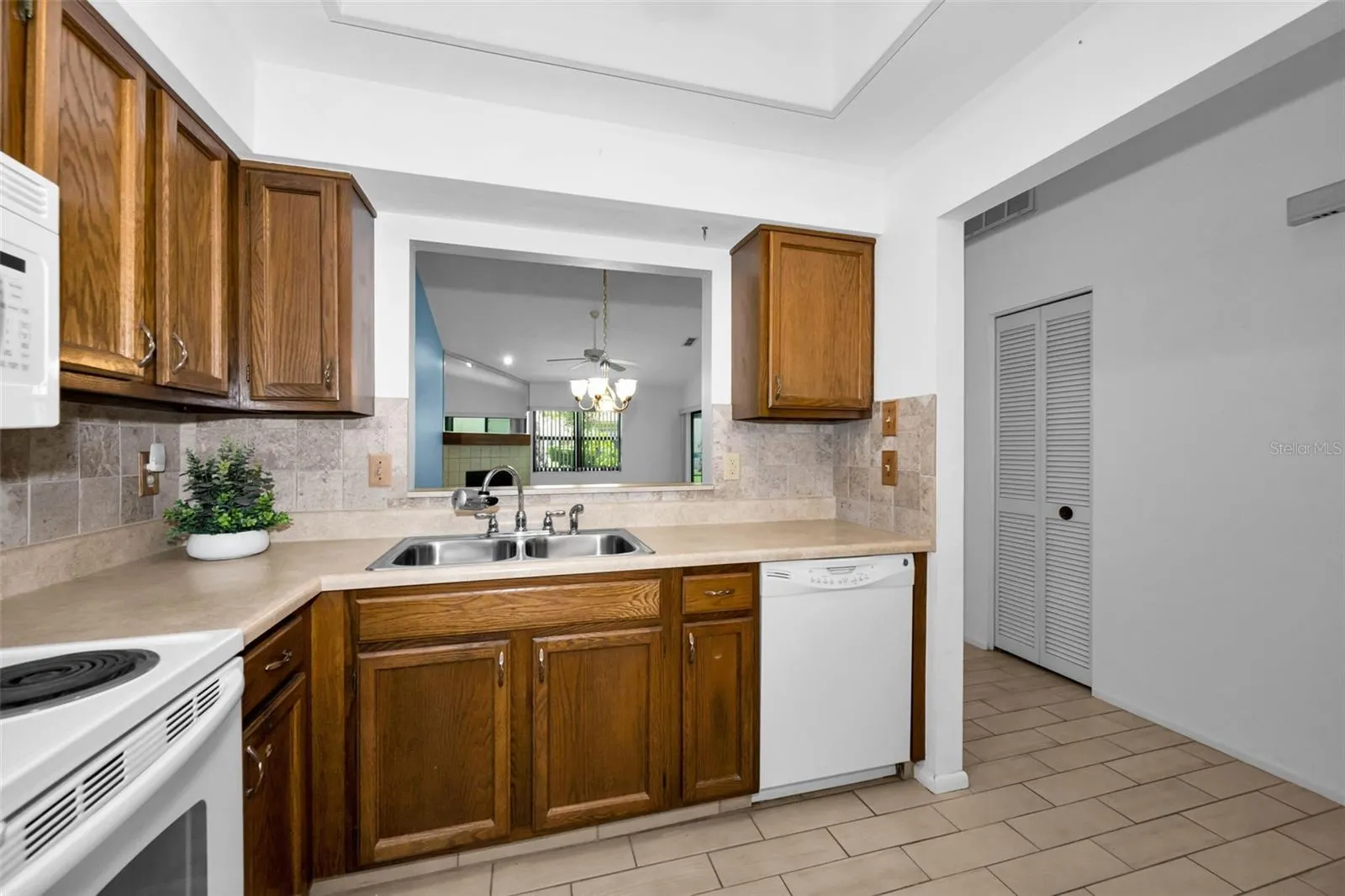 3477 HILLMOOR DR