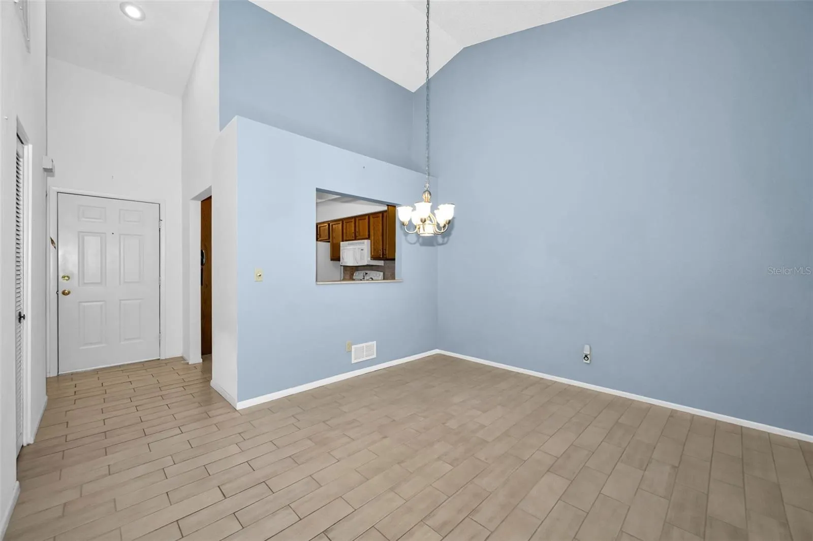 3477 HILLMOOR DR