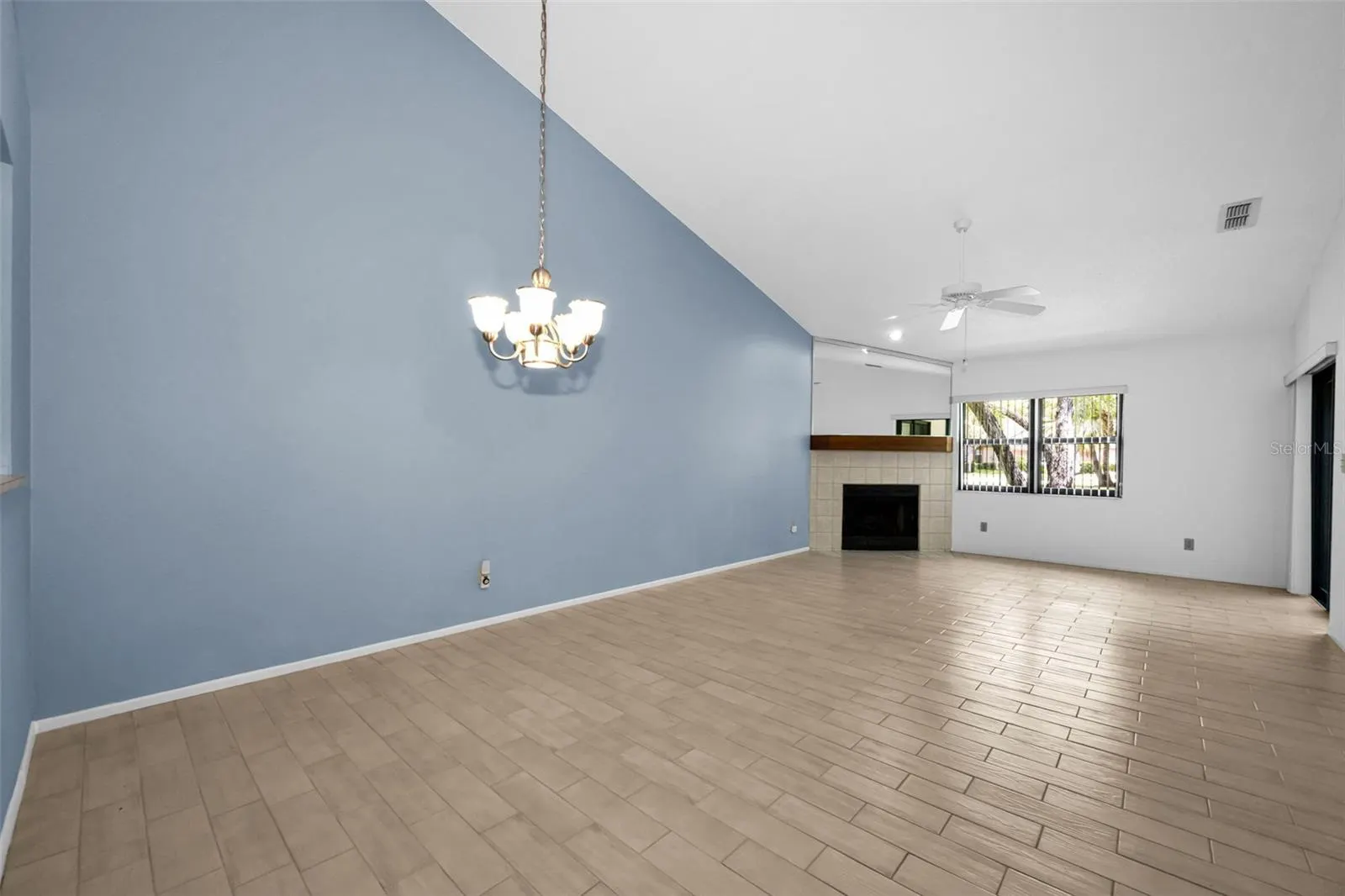 3477 HILLMOOR DR