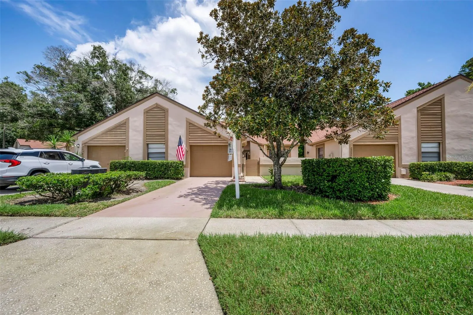 3477 HILLMOOR DR