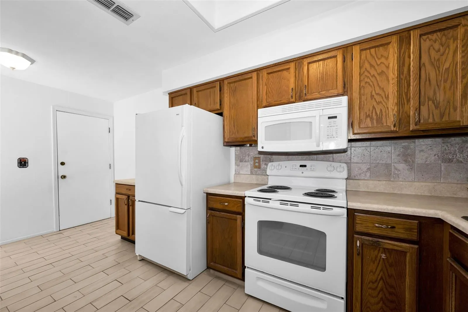 3477 HILLMOOR DR