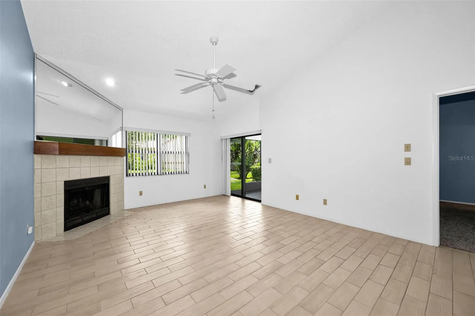 3477 HILLMOOR DR