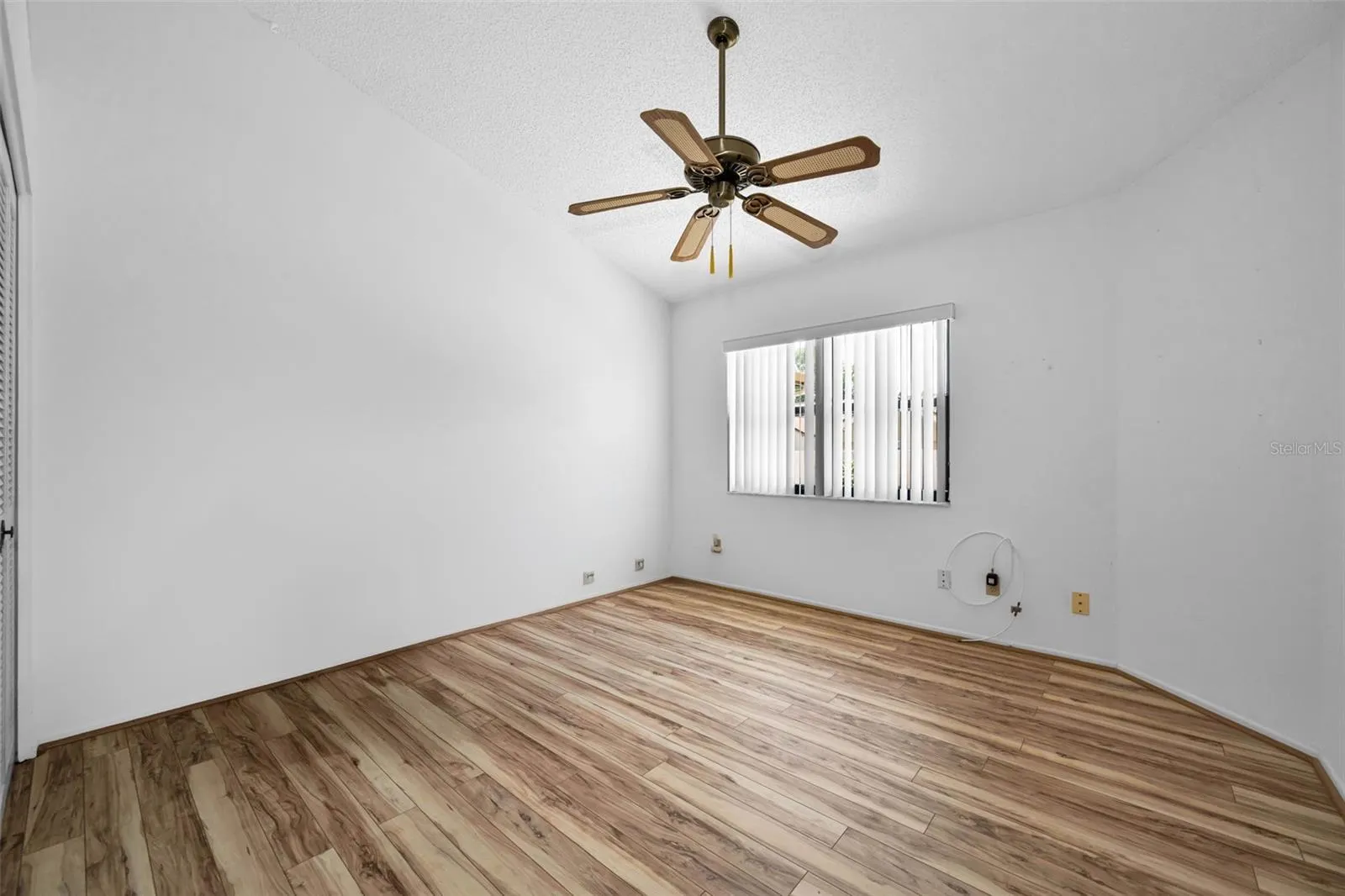 3477 HILLMOOR DR