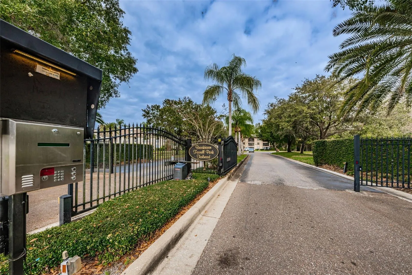 3477 HILLMOOR DR