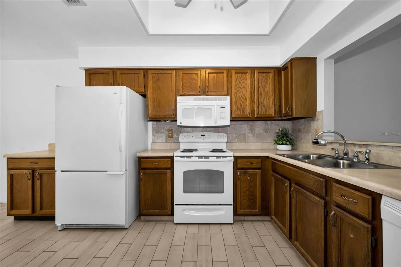 3477 HILLMOOR DR