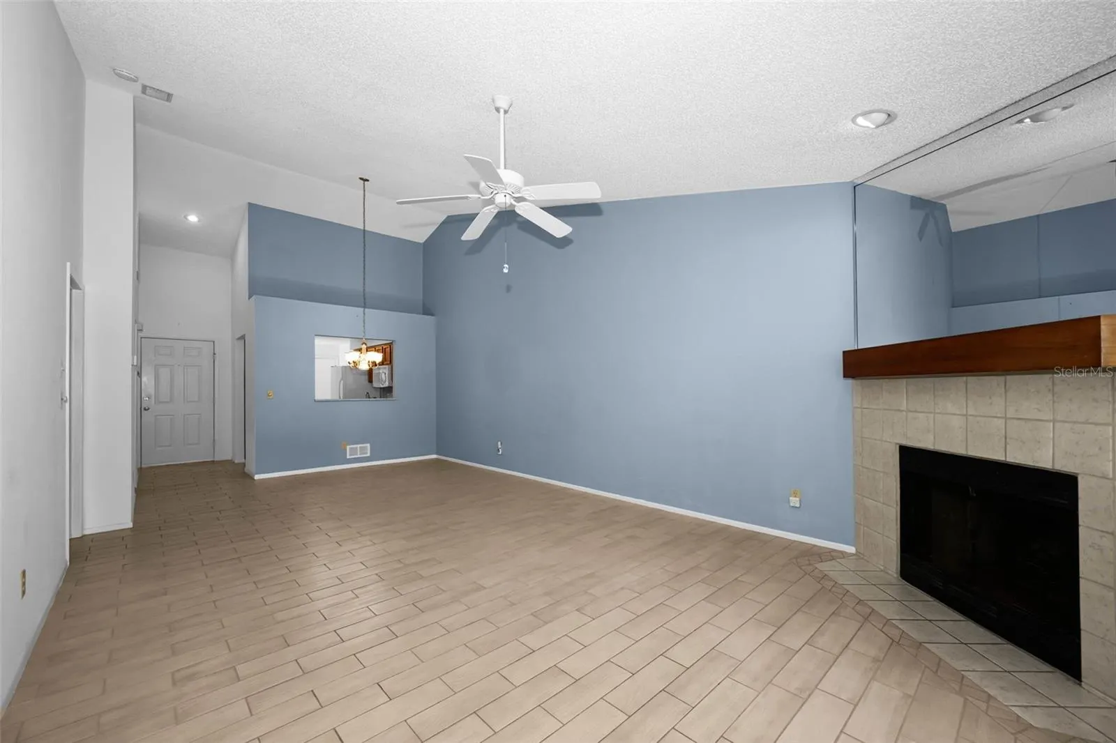 3477 HILLMOOR DR