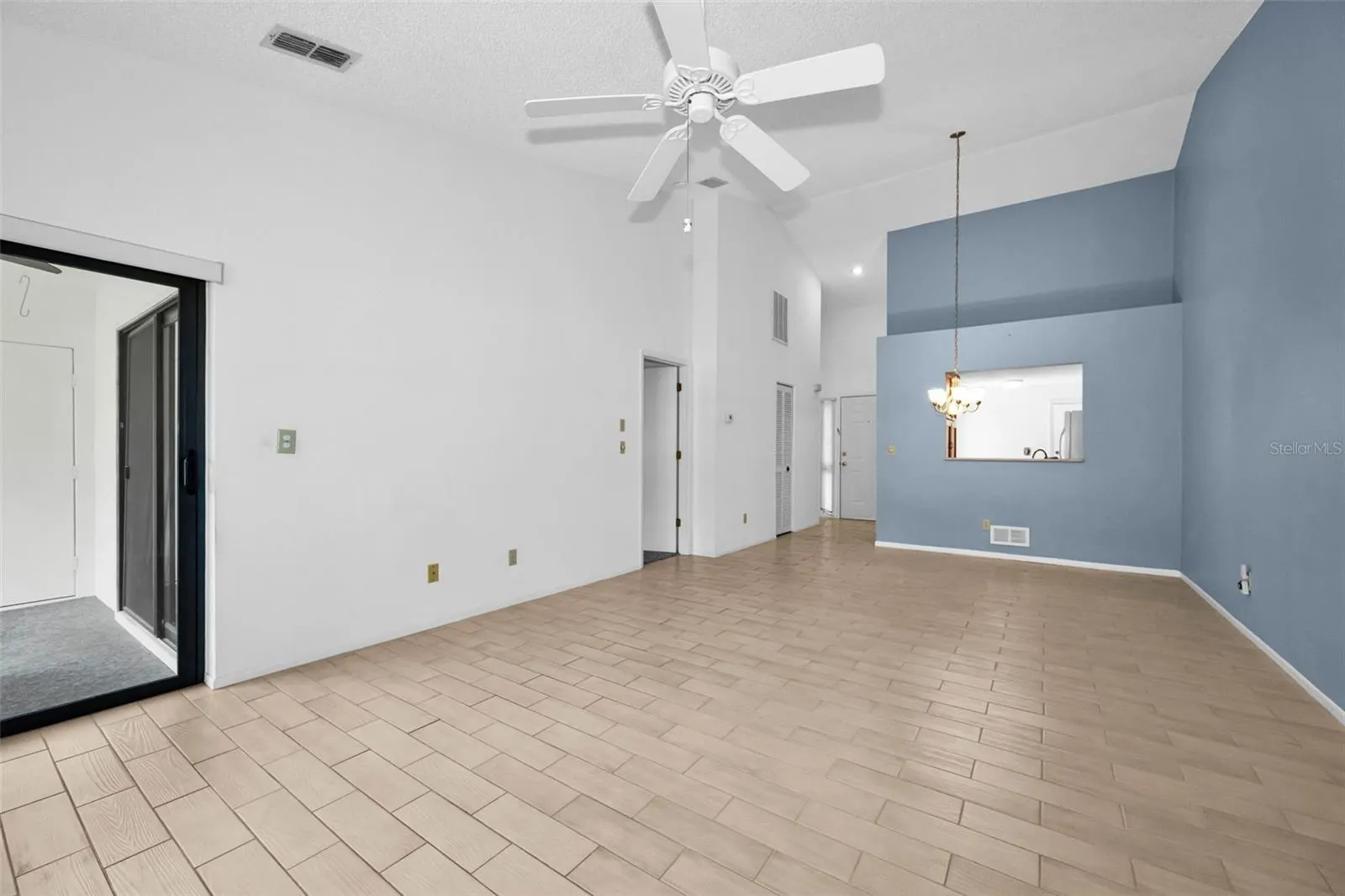 3477 HILLMOOR DR