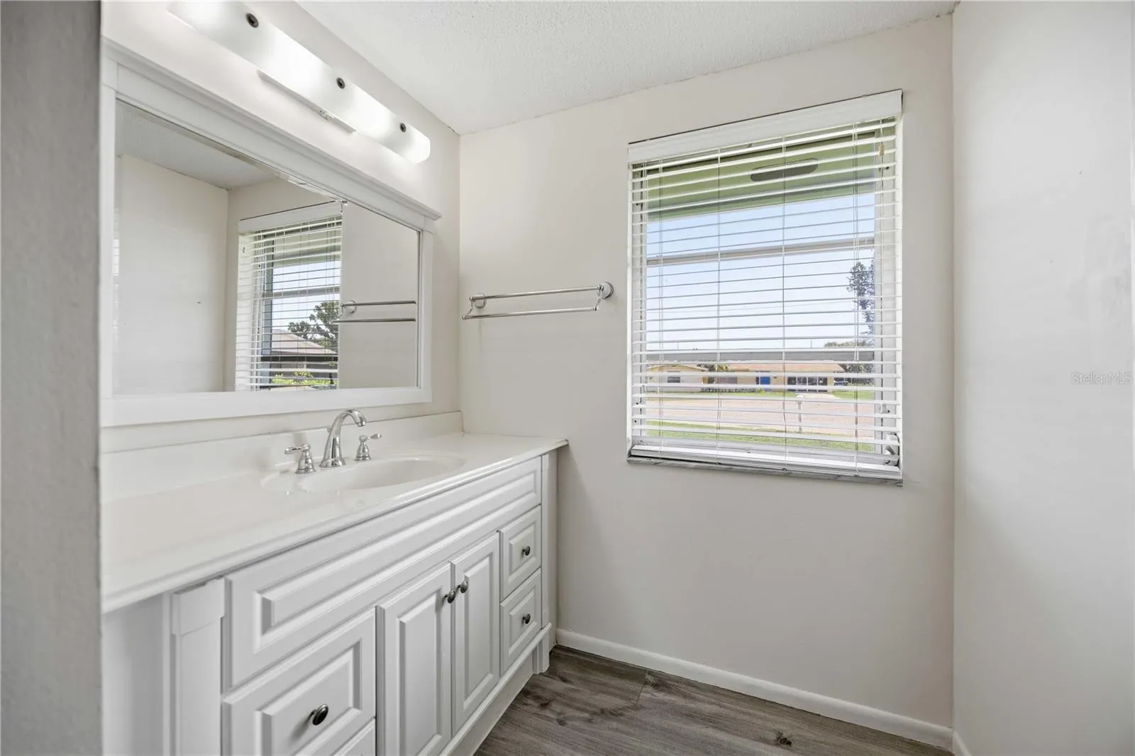 706 QUAIL CT