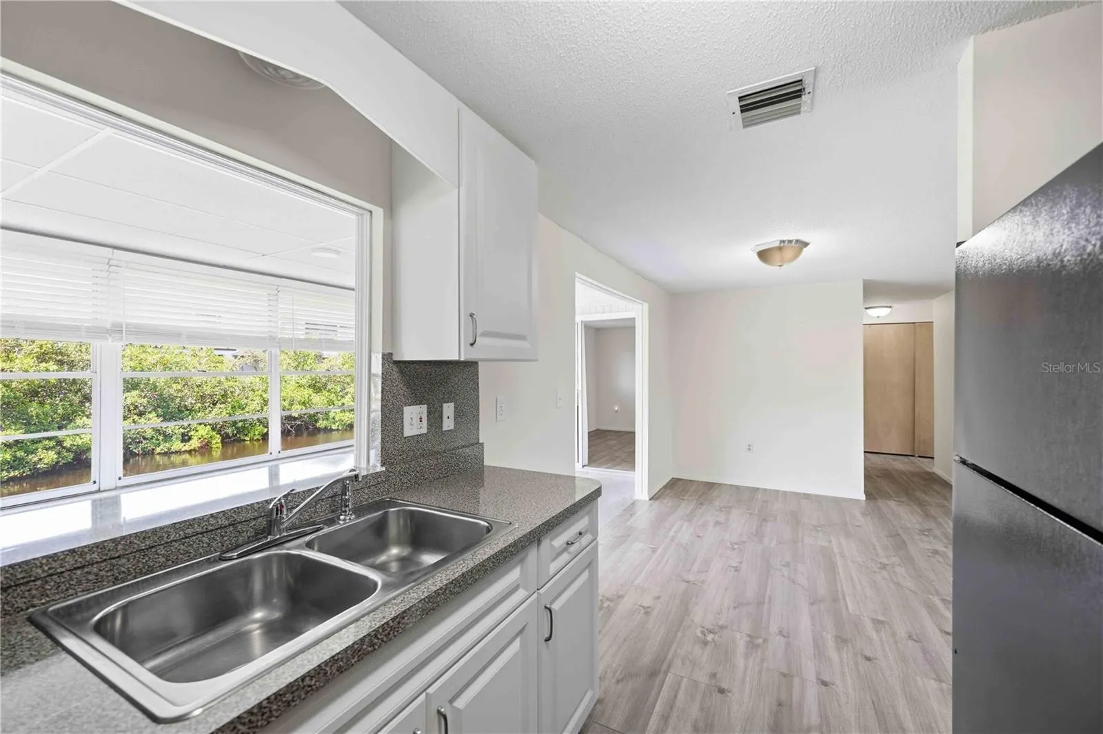 706 QUAIL CT
