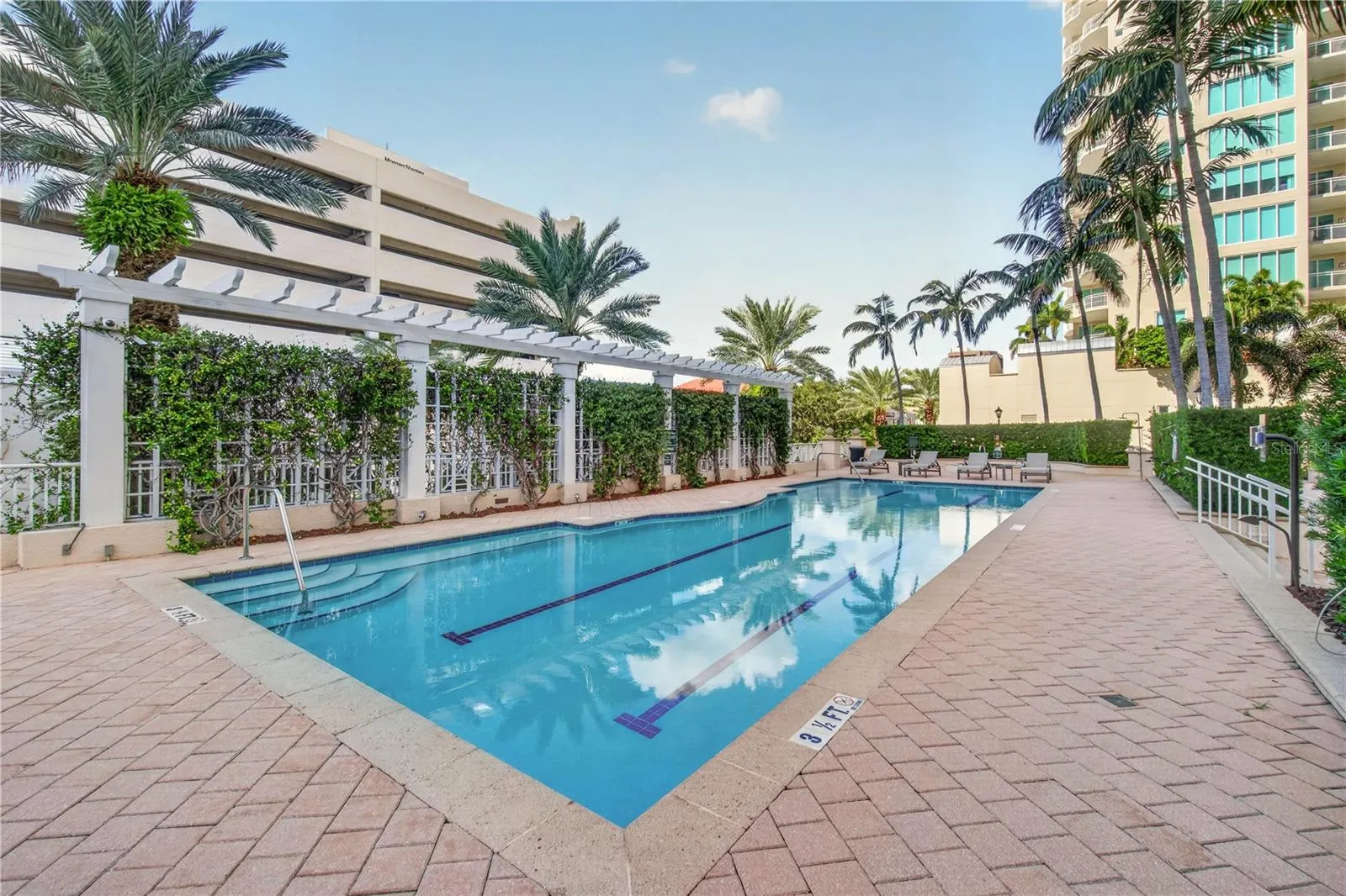 100 BEACH DR NE #401 #401