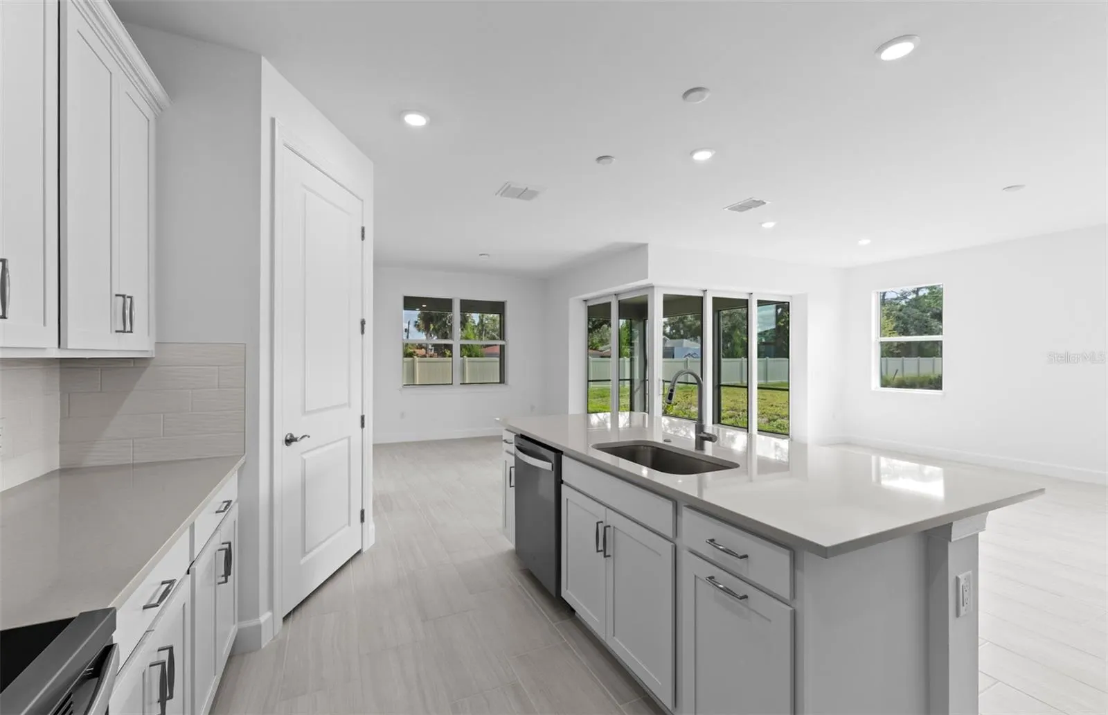 6962 MINNEOLA CT
