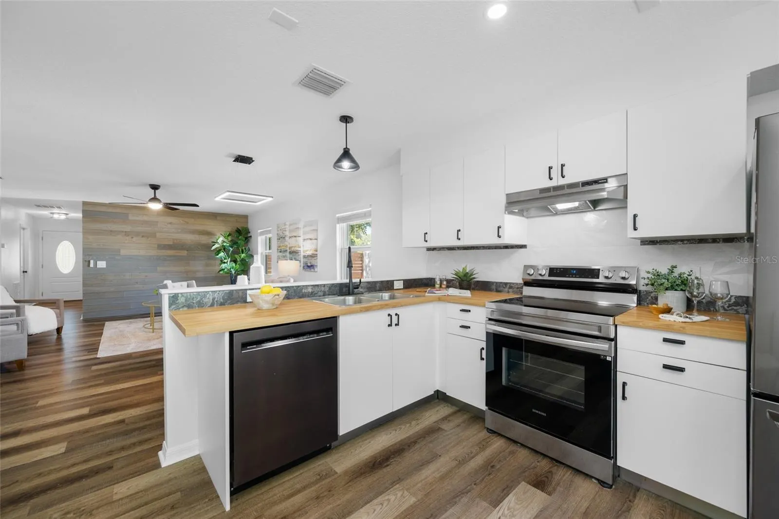 608 2ND ST SW