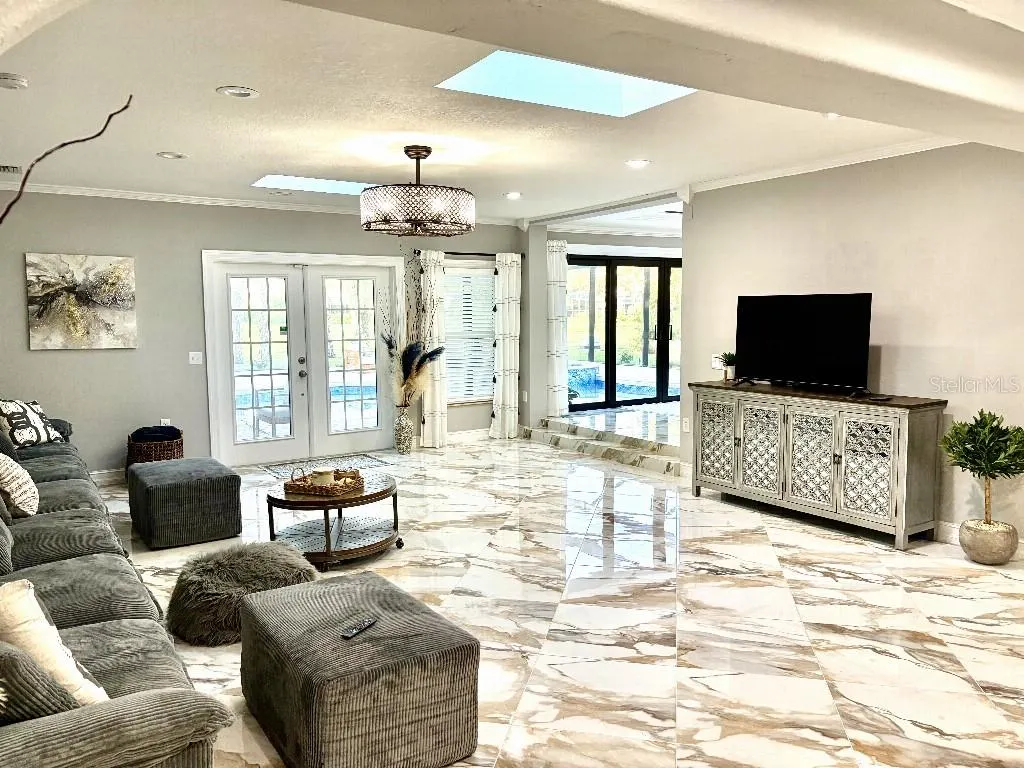 154 LOOKOUT POINT DR