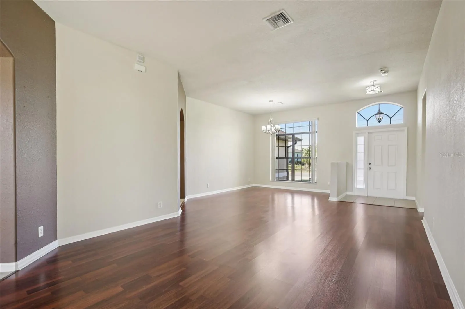 10048 LEBANON DR