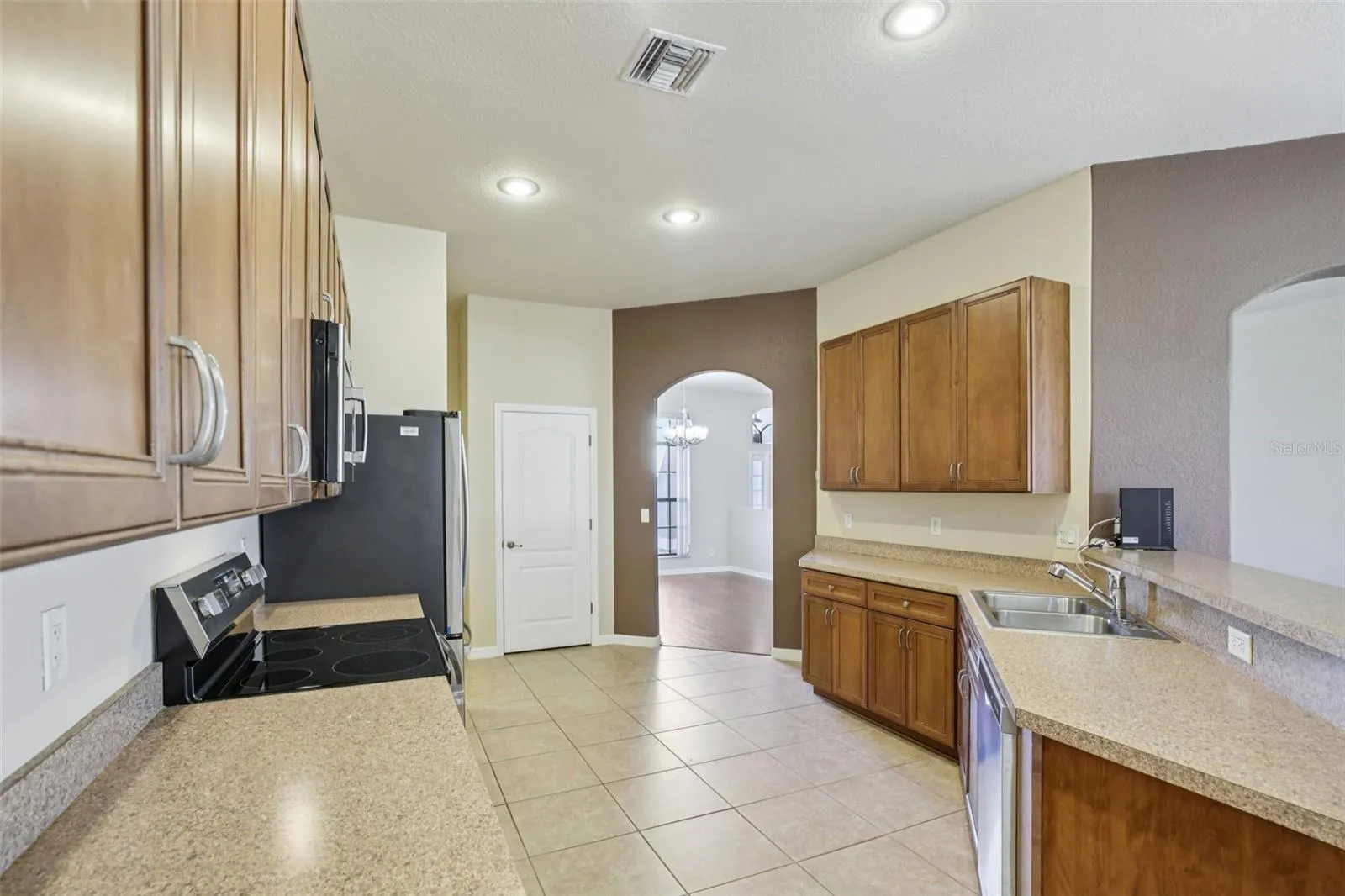 10048 LEBANON DR