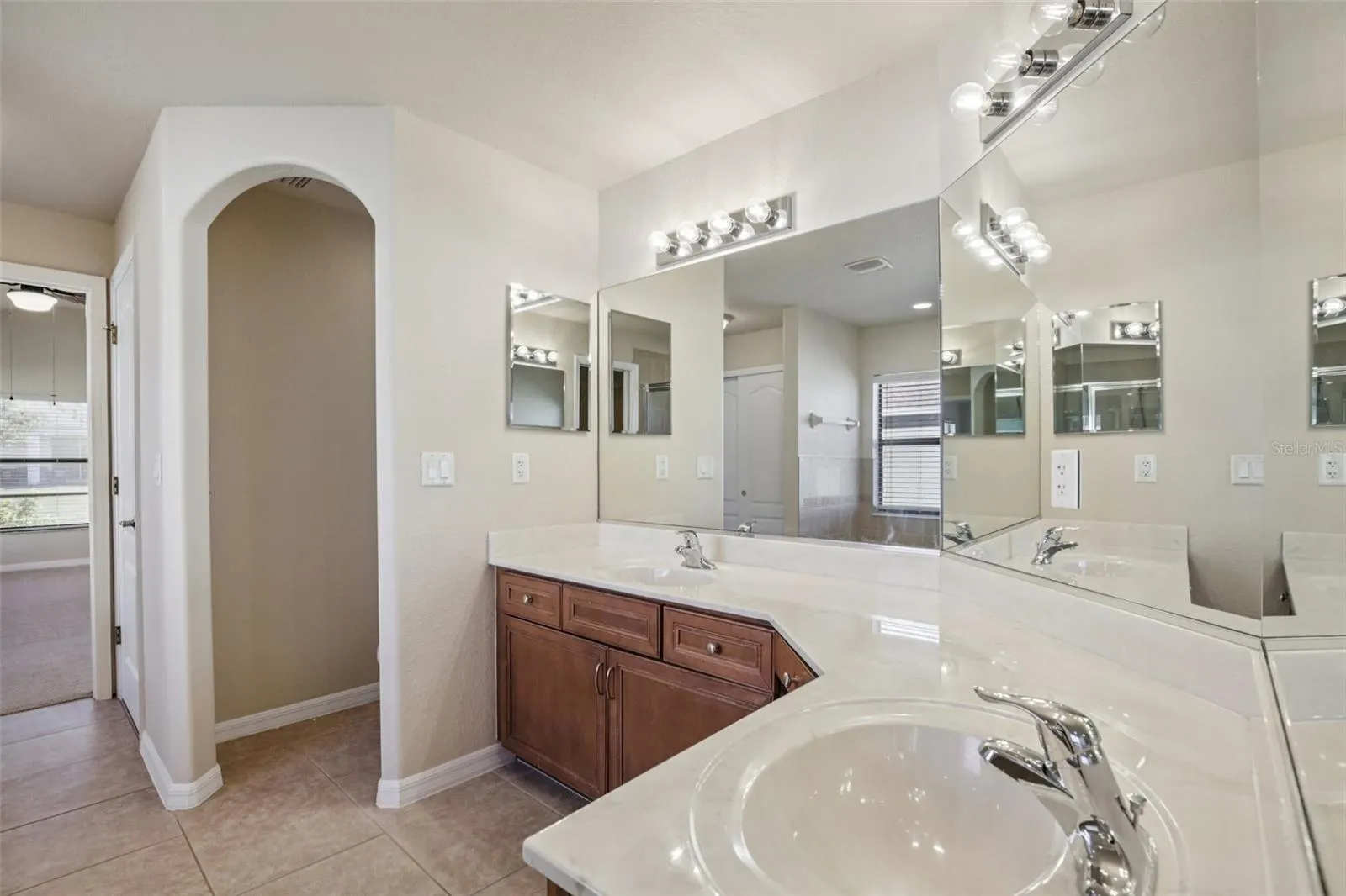 10048 LEBANON DR