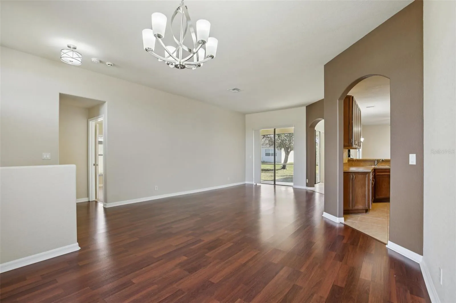 10048 LEBANON DR