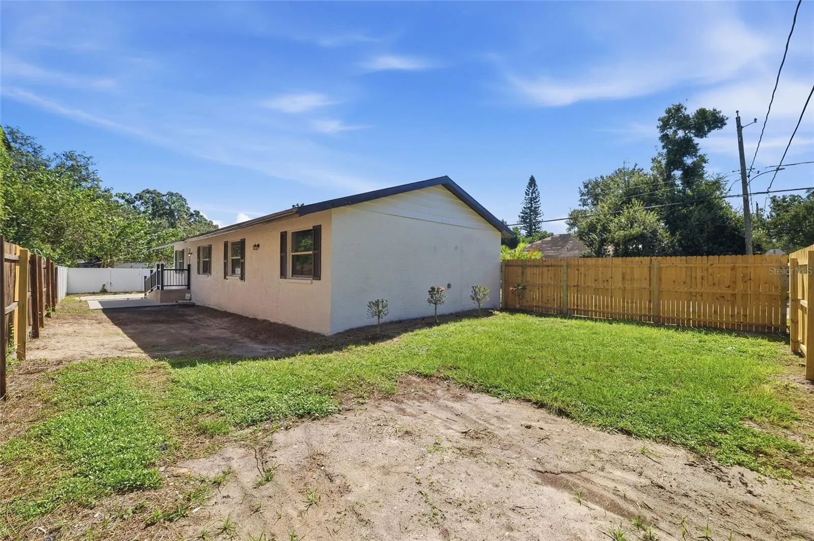 1102 E SITKA ST