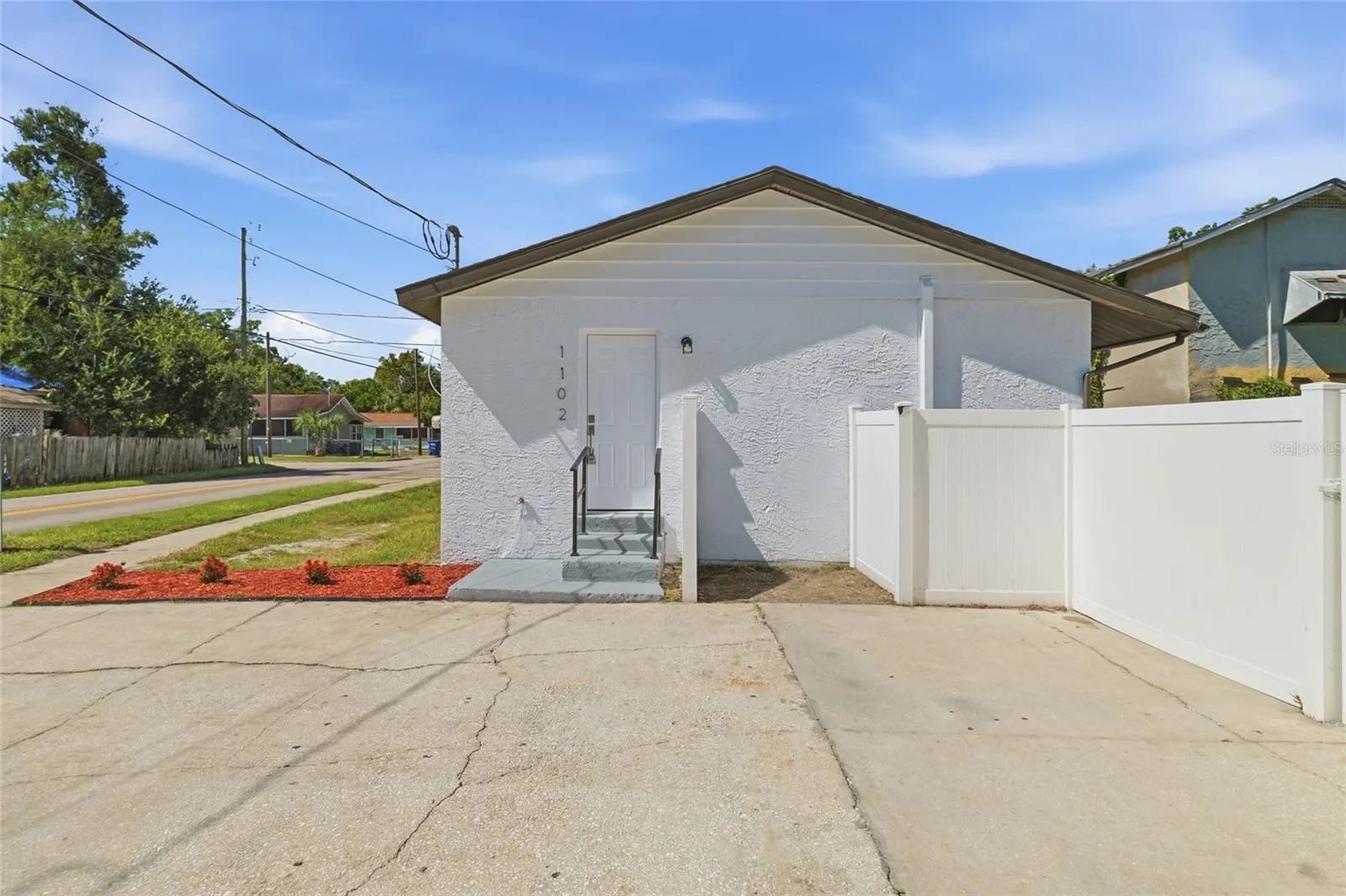 1102 E SITKA ST