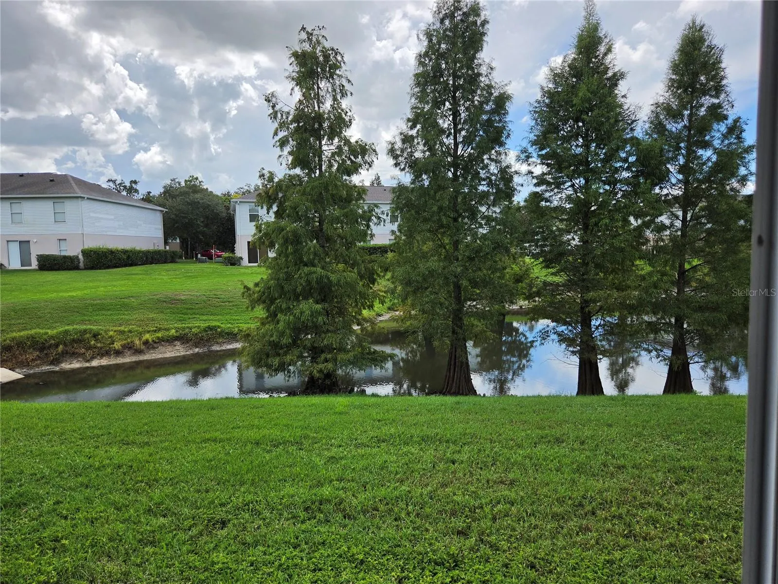 9863 ASHBURN LAKE DR