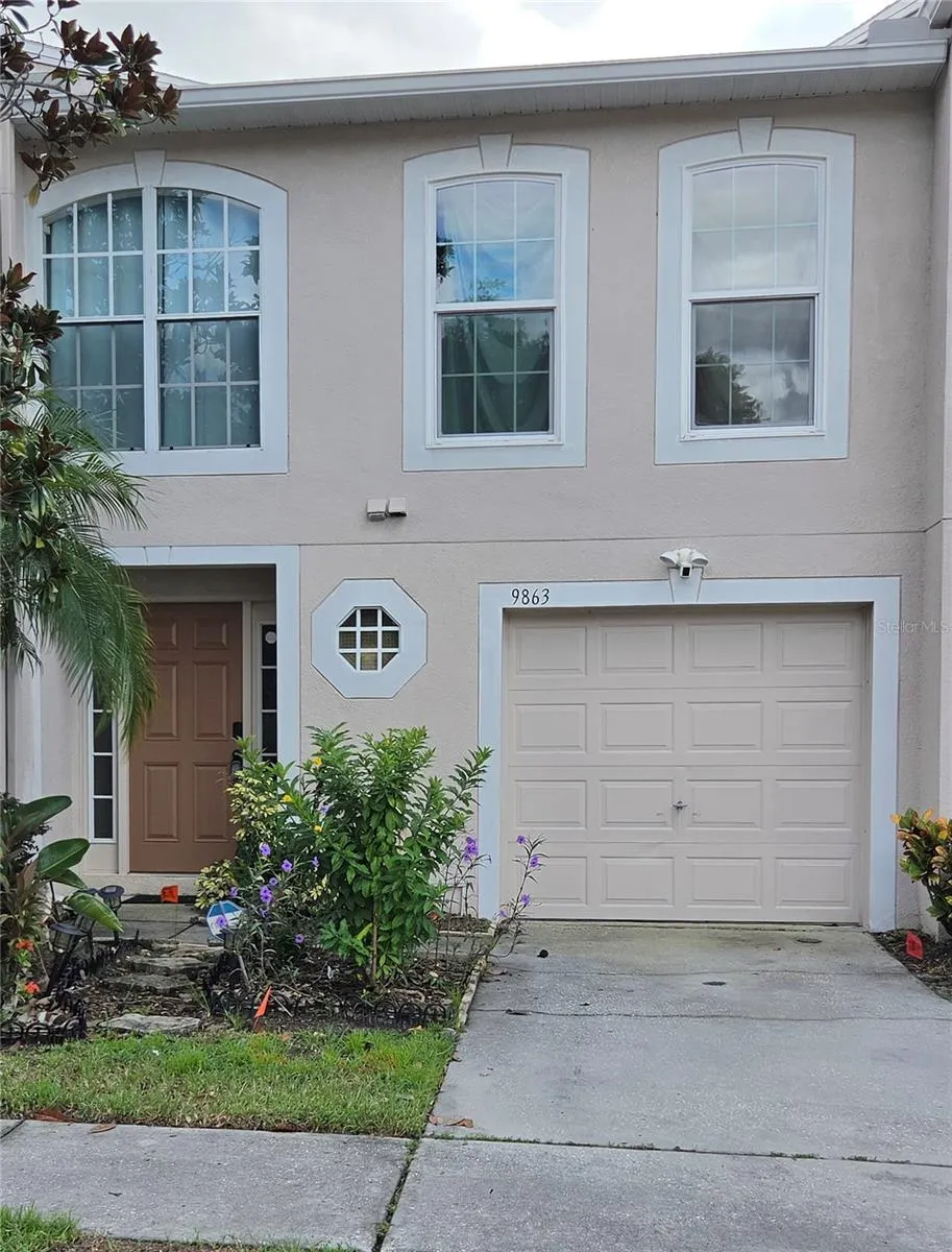 9863 ASHBURN LAKE DR