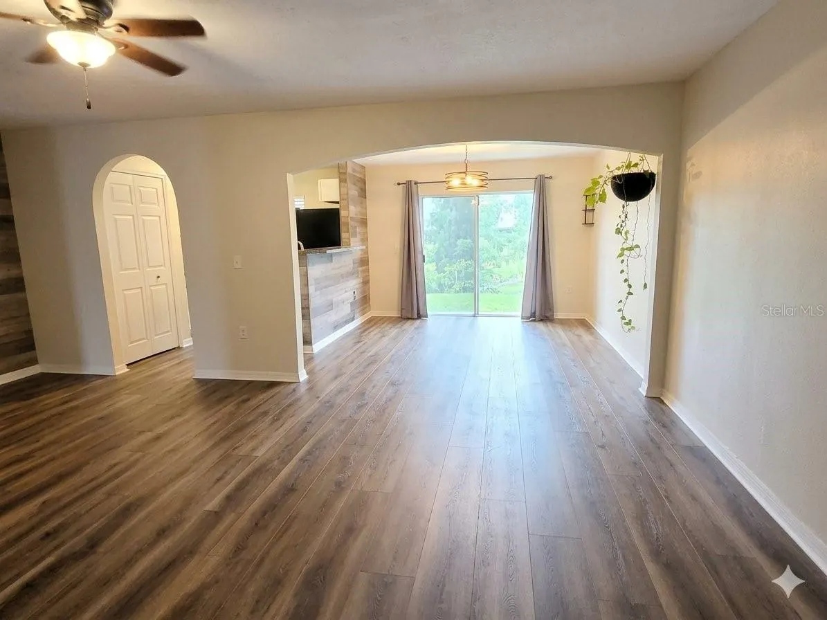 9863 ASHBURN LAKE DR