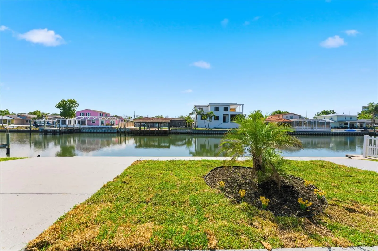 3917 E EDEN ROC CIR
