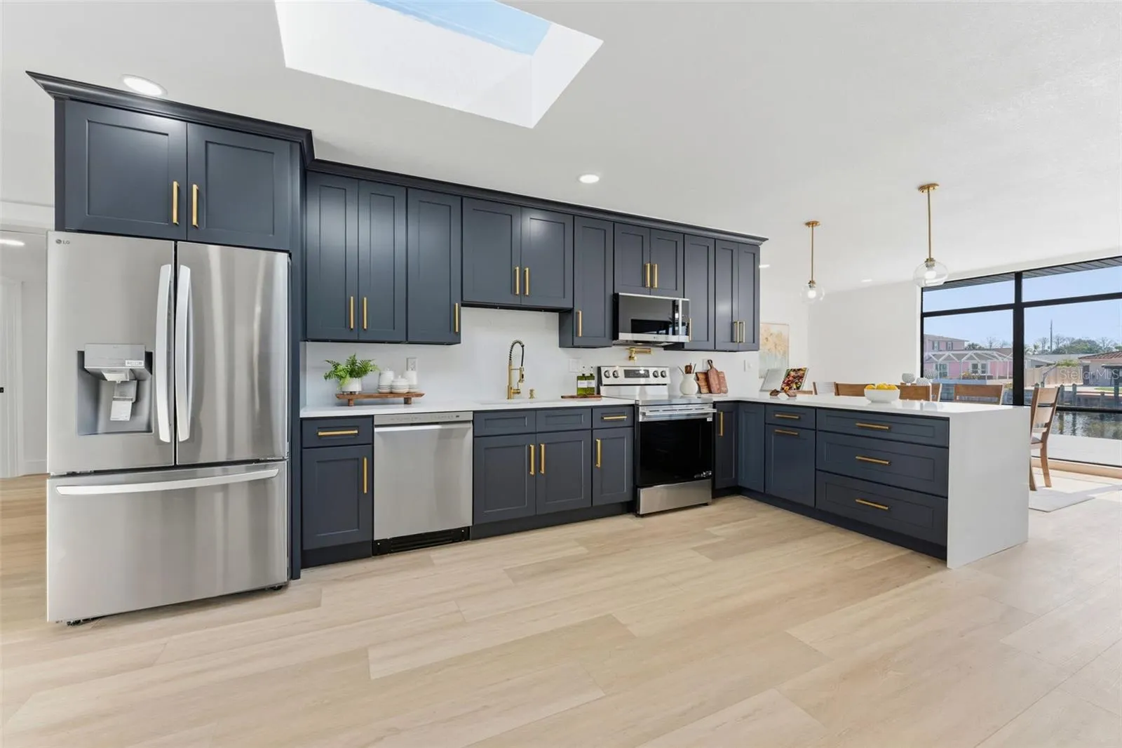 3917 E EDEN ROC CIR