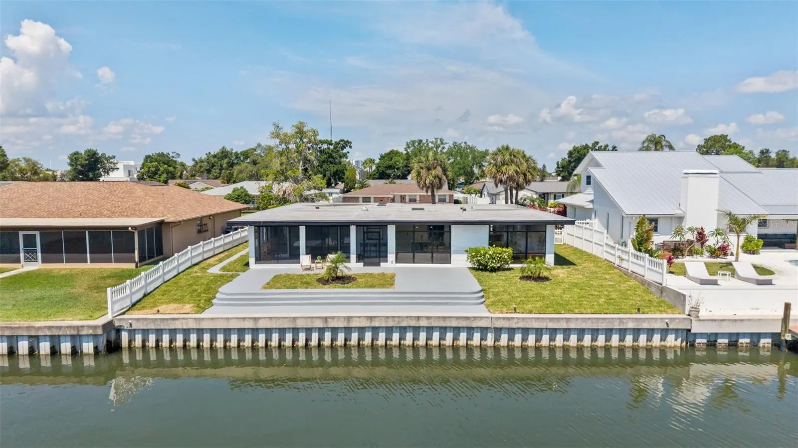 3917 E EDEN ROC CIR