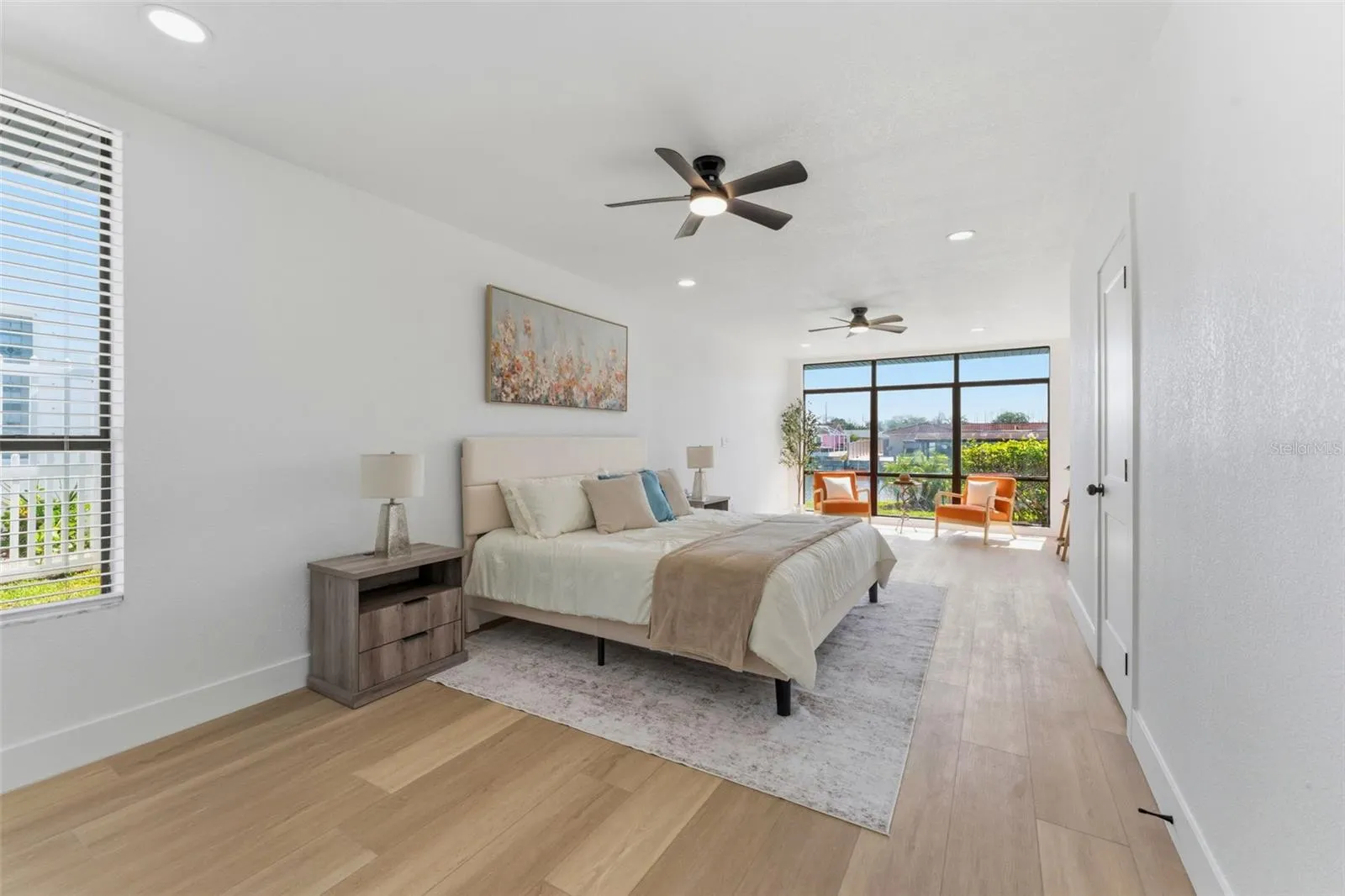 3917 E EDEN ROC CIR