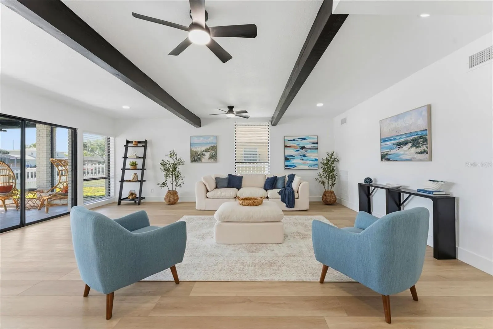 3917 E EDEN ROC CIR