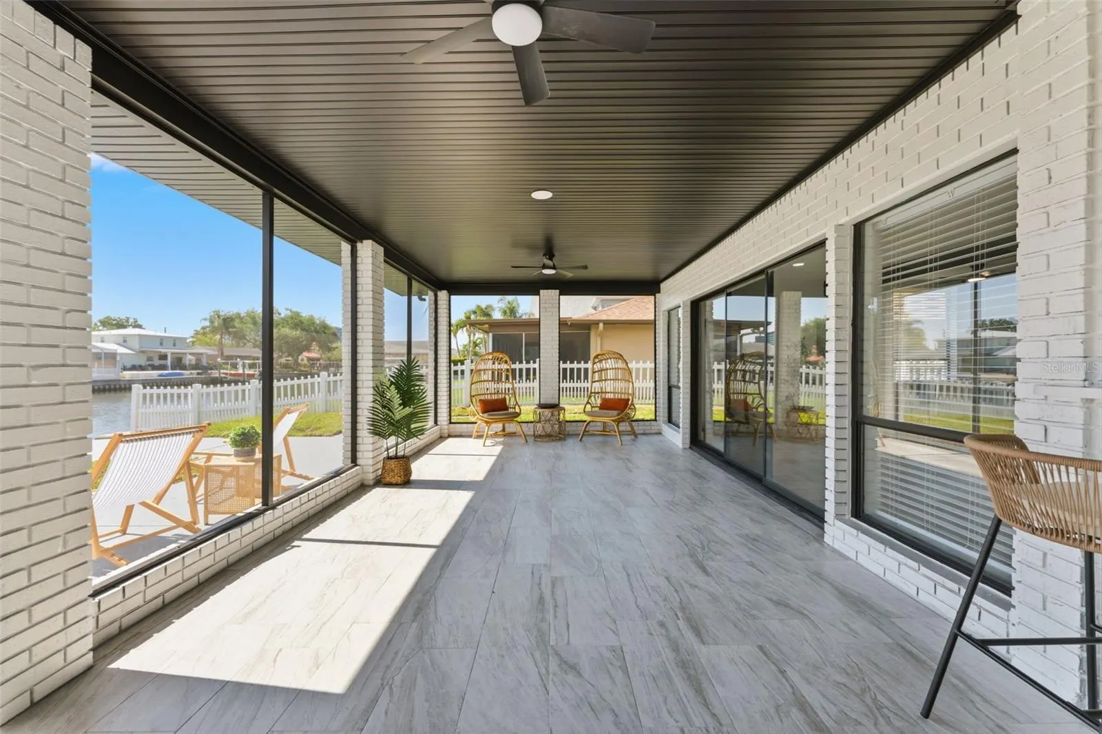 3917 E EDEN ROC CIR