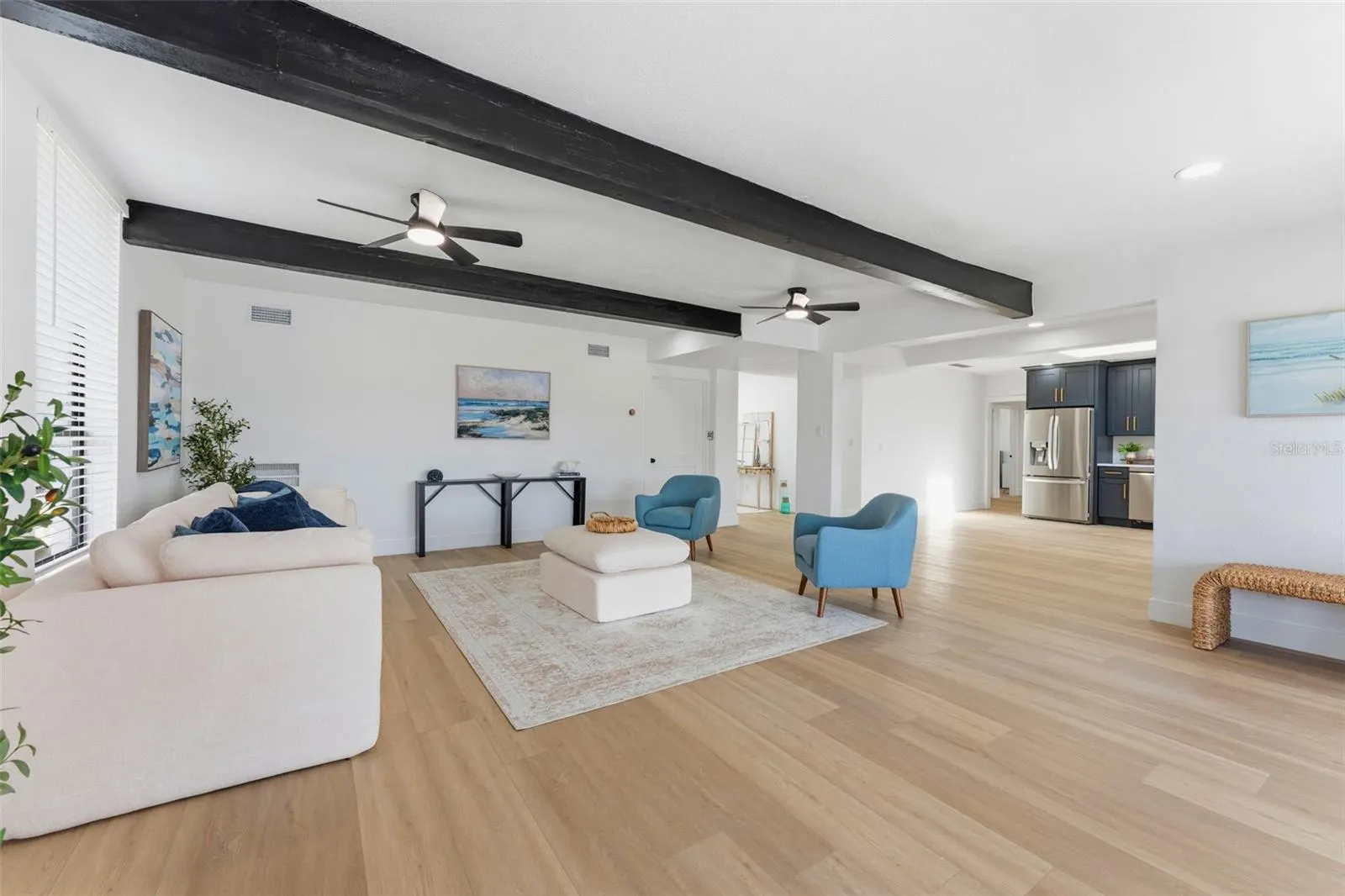 3917 E EDEN ROC CIR