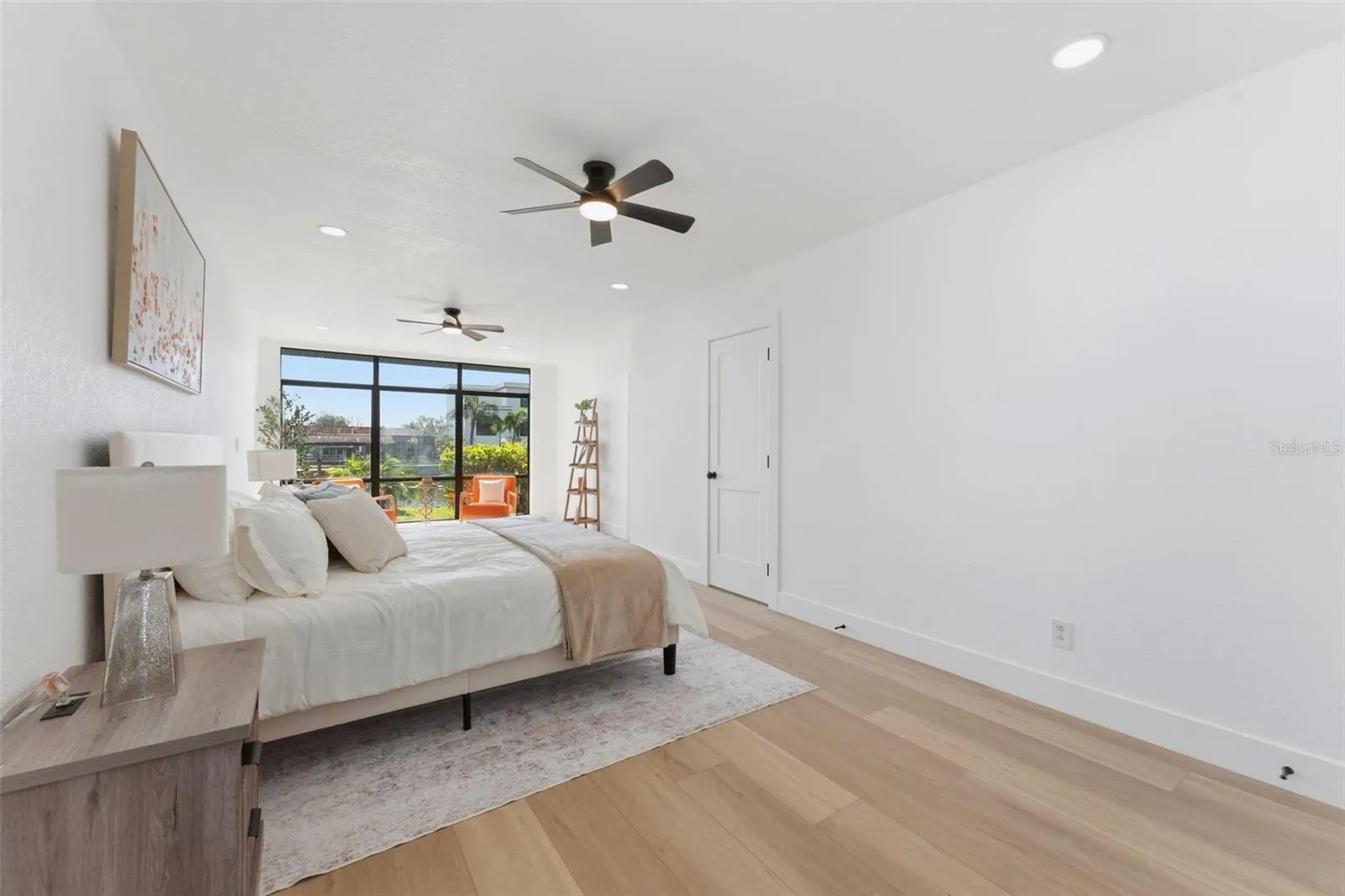 3917 E EDEN ROC CIR