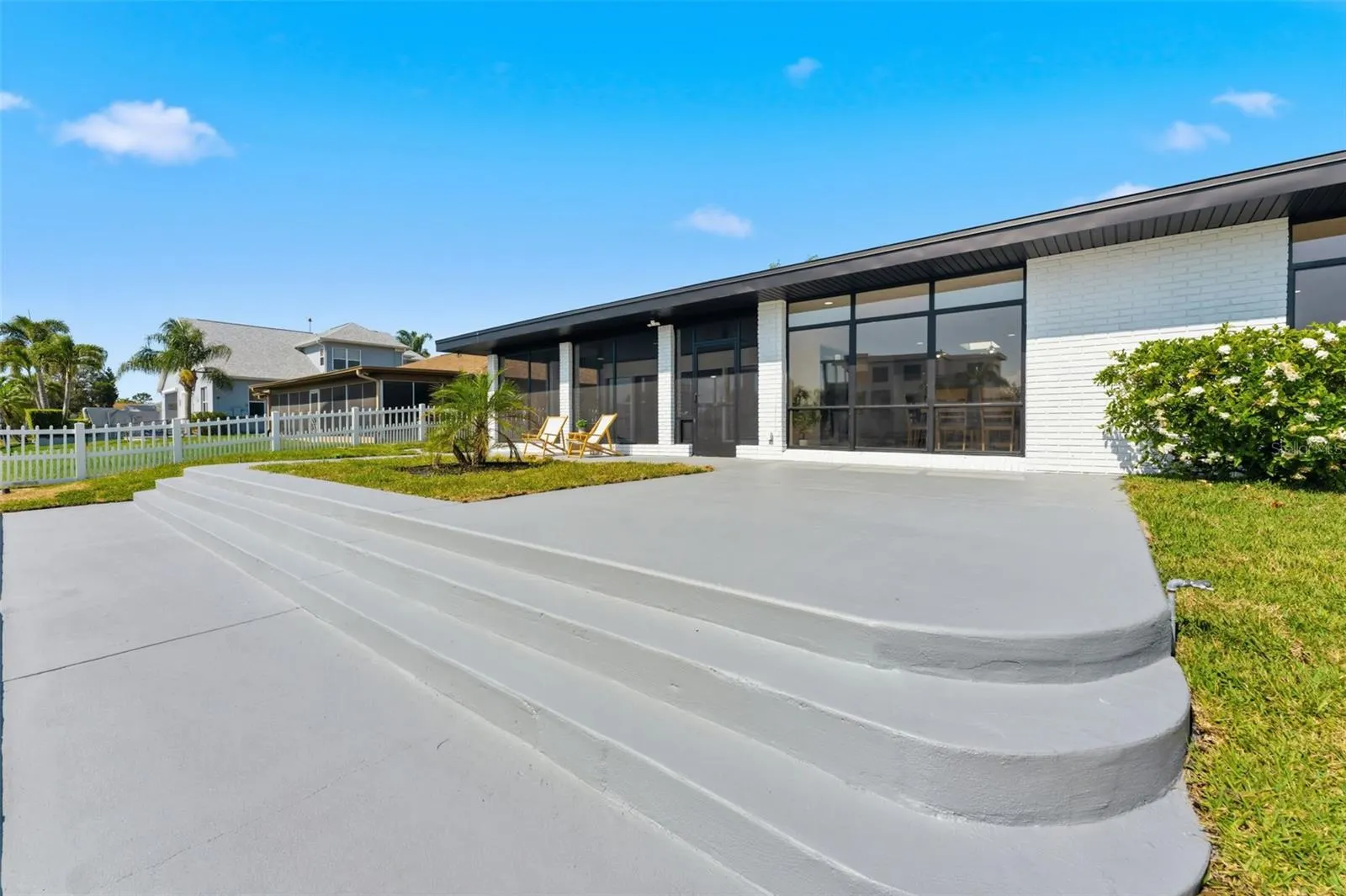 3917 E EDEN ROC CIR