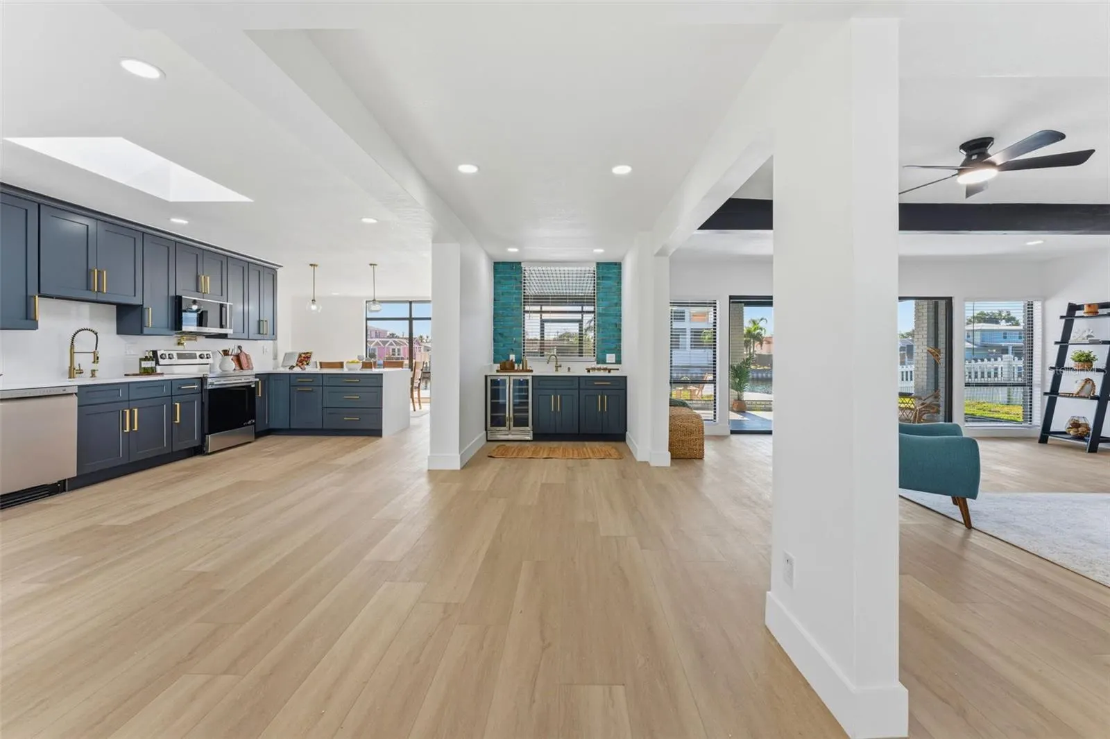 3917 E EDEN ROC CIR