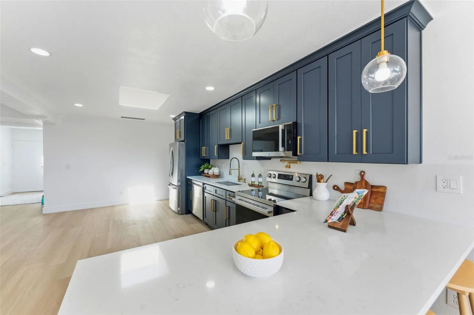 3917 E EDEN ROC CIR