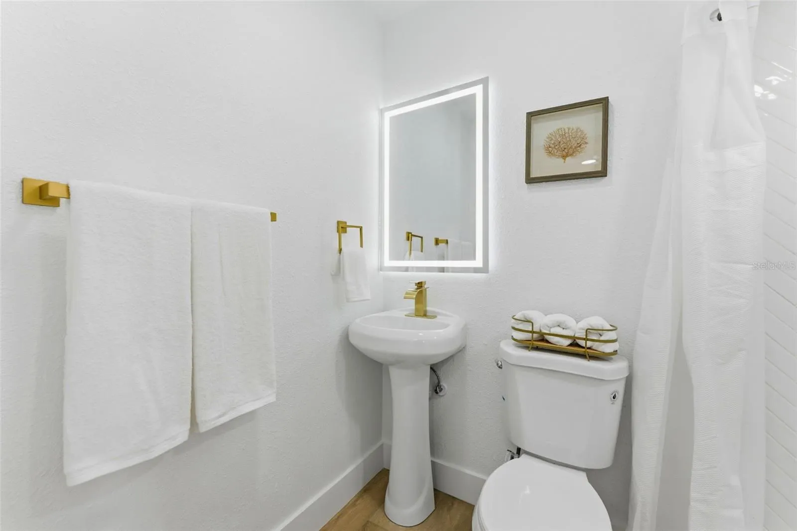 3917 E EDEN ROC CIR