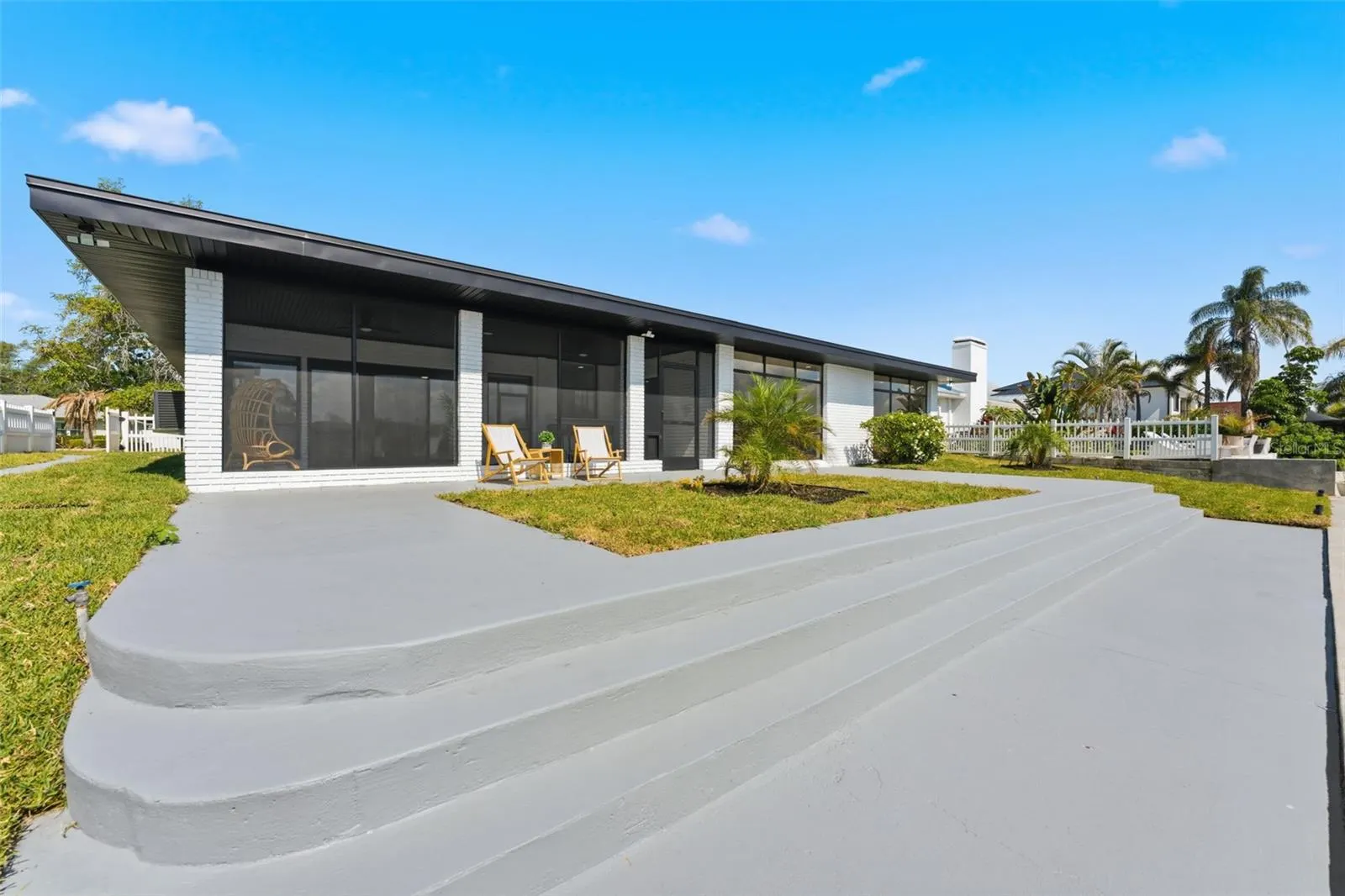 3917 E EDEN ROC CIR