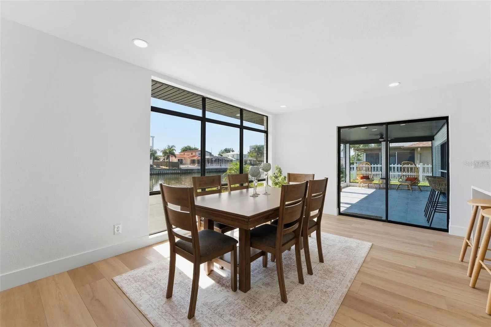 3917 E EDEN ROC CIR