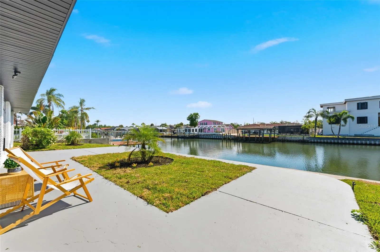 3917 E EDEN ROC CIR