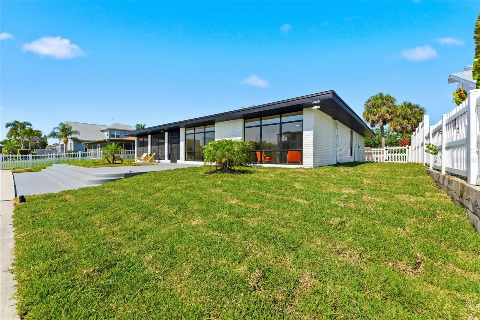 3917 E EDEN ROC CIR