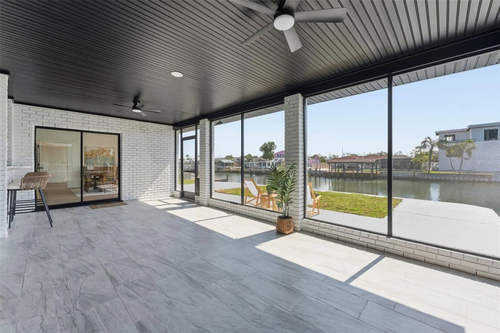 3917 E EDEN ROC CIR