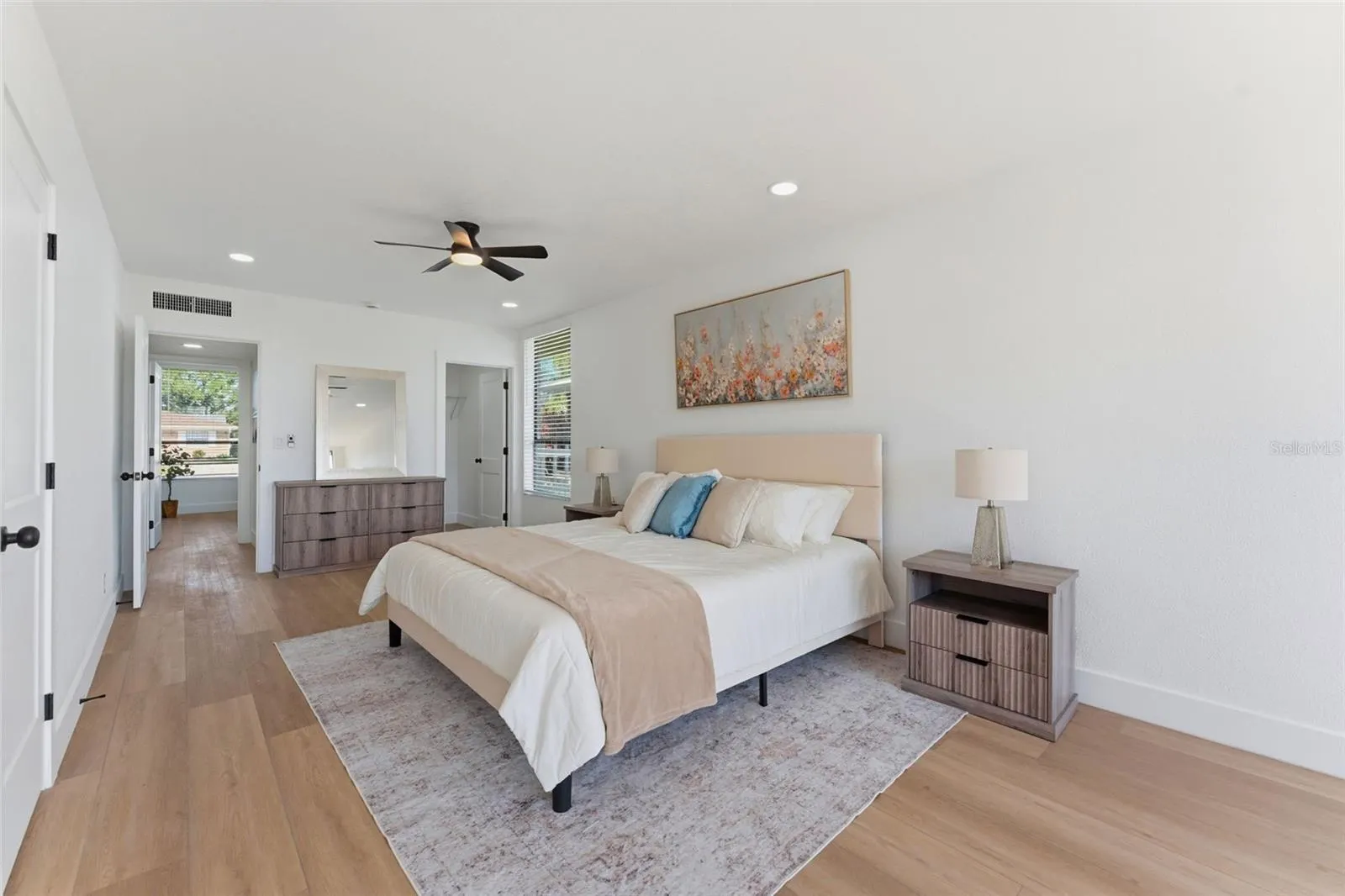 3917 E EDEN ROC CIR