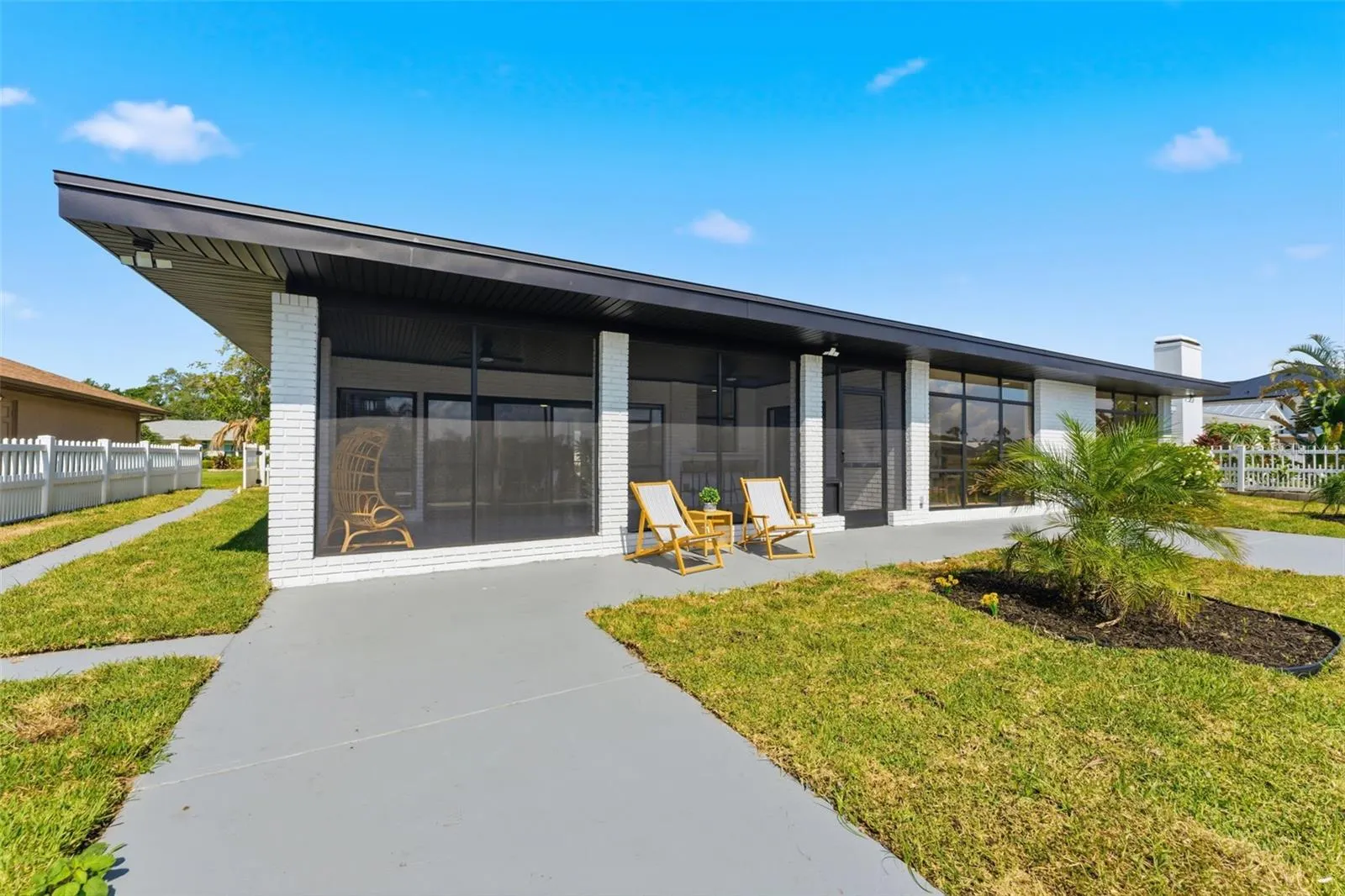 3917 E EDEN ROC CIR