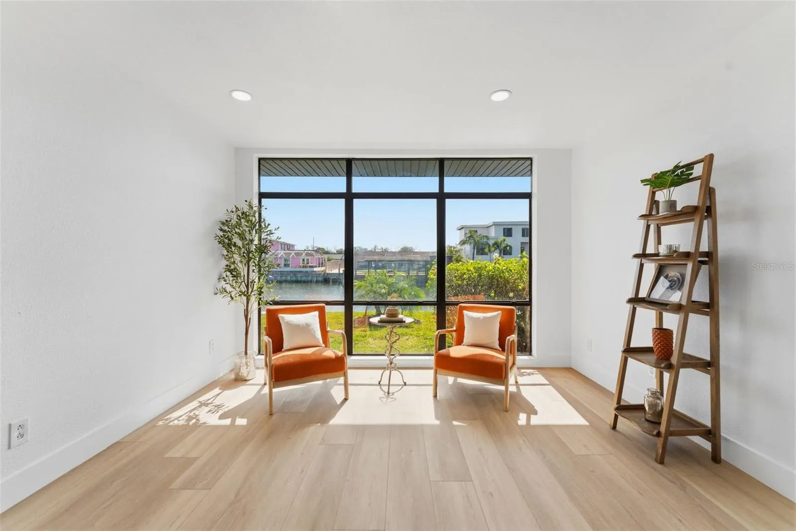 3917 E EDEN ROC CIR