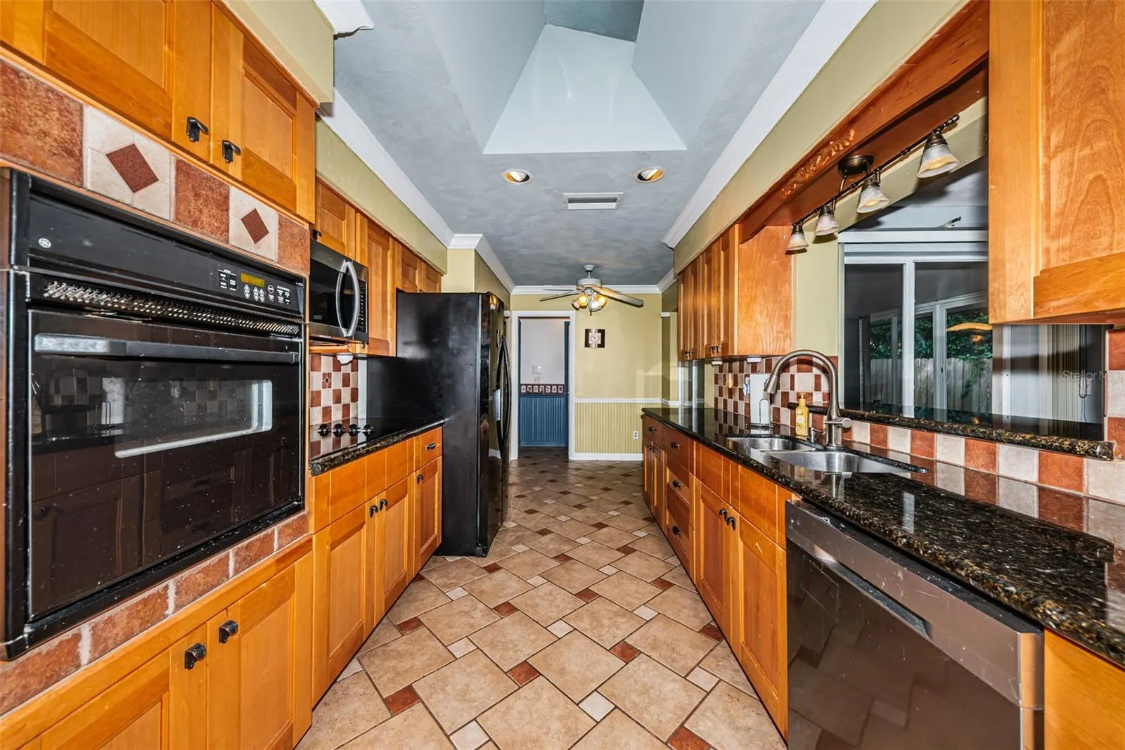 499 JEWEL CT