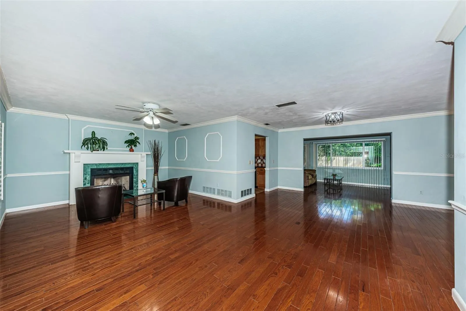499 JEWEL CT